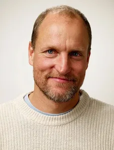 Some netizens shared the comparison photos with the words: "Uh, but how does my daughter look like Woody Harrelson?" | FMV6