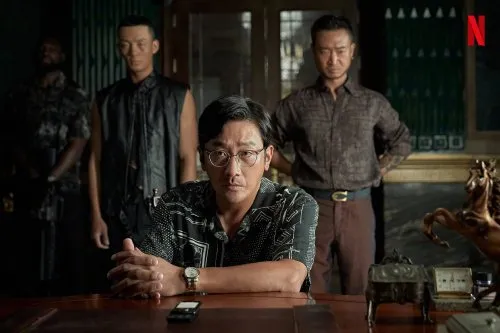 'Surinam' releases new stills, Jeong-min Hwang threatens Jung-woo Ha with a gun! | FMV6