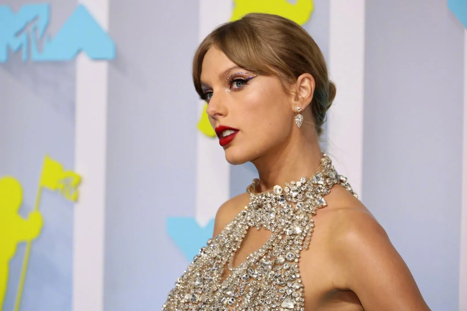 Taylor Swift on the red carpet at the 2022 MTV Video Music Awards | FMV6