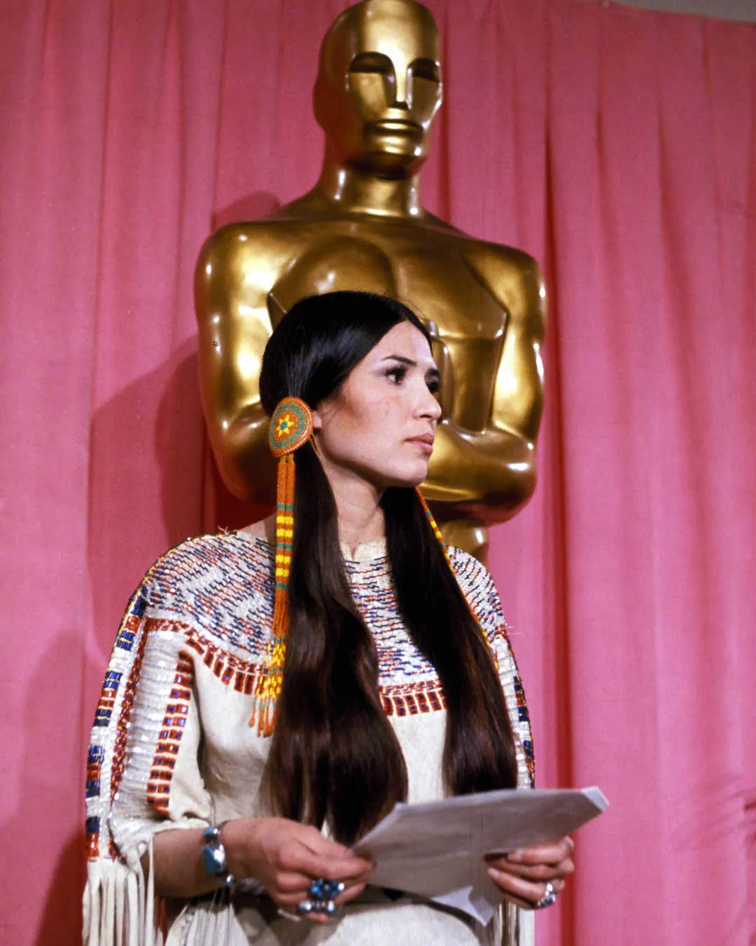 The Academy of Motion Picture Arts and Sciences apologizes to Indian woman Sacheen Littlefeather after 50 years | FMV6