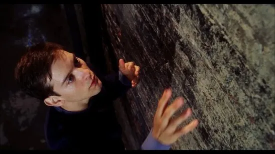 Tobey Maguire's "Spider-Man" Ultra HD Restoration Trailer: Recreate the famous kiss scene in the rain | FMV6