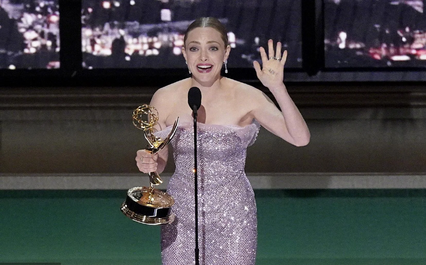 Amanda Seyfried Wins Best Lead Actress in a Limited Series at 2022 Emmy Awards | FMV6