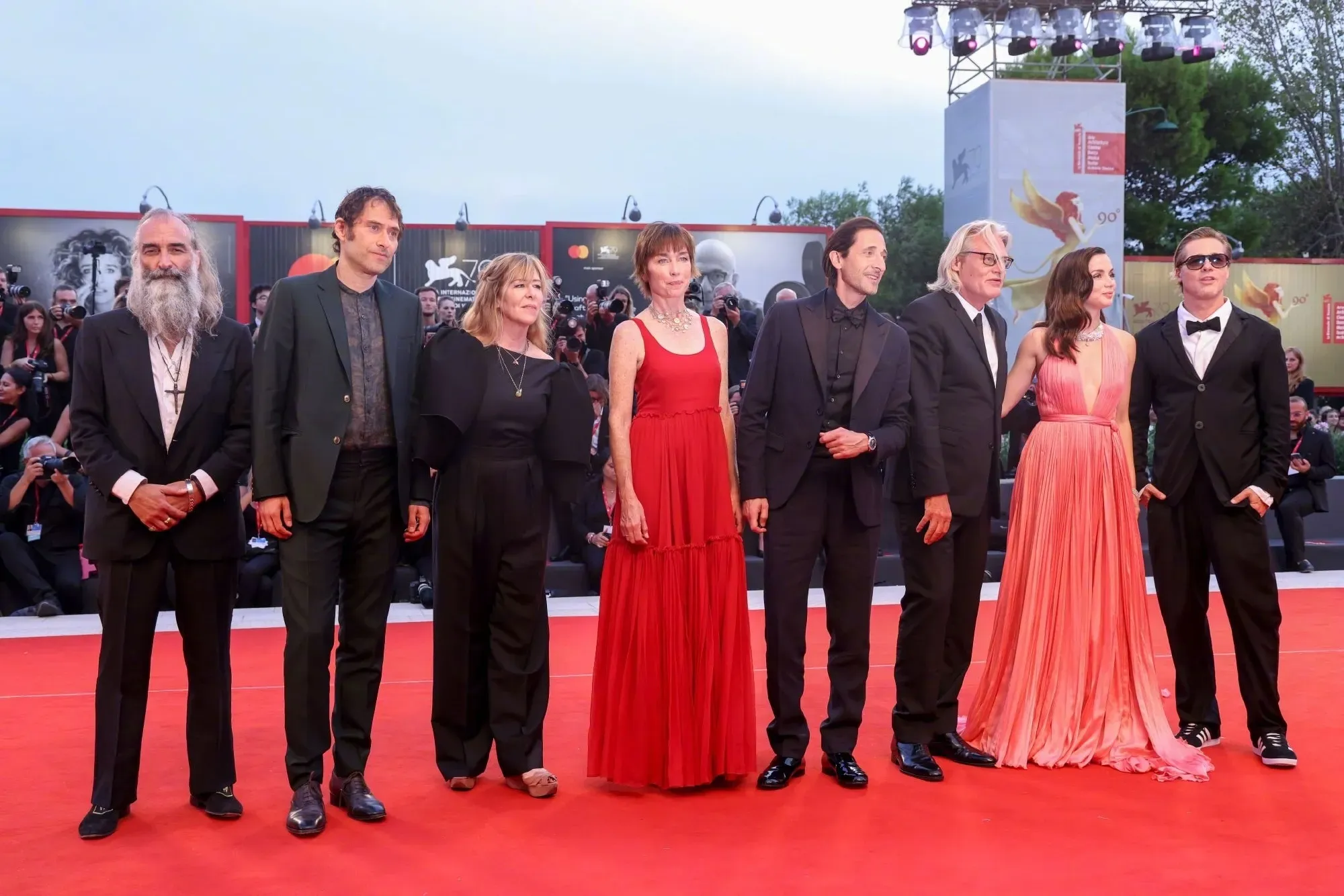 "Blonde‎" Premiere, Ana de Armas and Brad Pitt on Red Carpet | FMV6