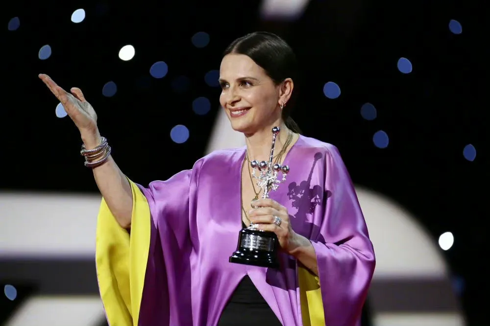 Juliette Binoche receives San Sebastian International Film Festival Lifetime Achievement Award | FMV6