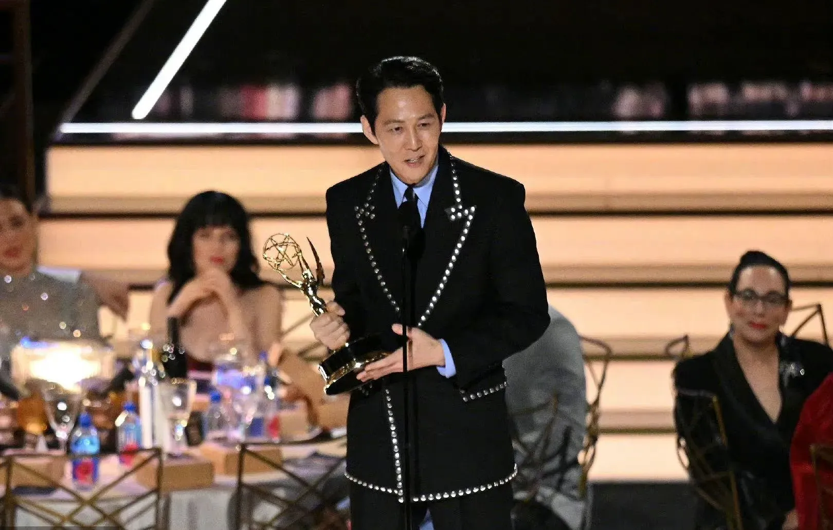 Jung-jae Lee wins Best Actor in a Drama Series for 'Squid Game' at 2022 Emmy Awards | FMV6