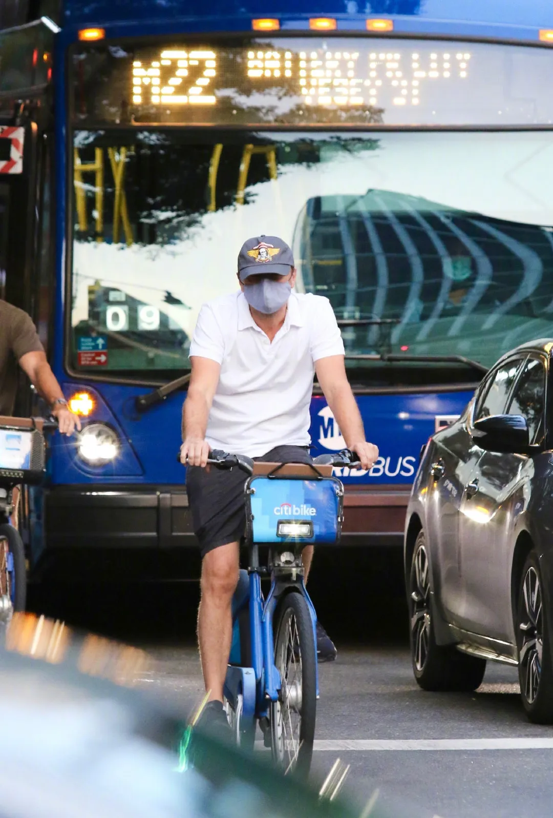 Leonardo DiCaprio rides a shared bike | FMV6