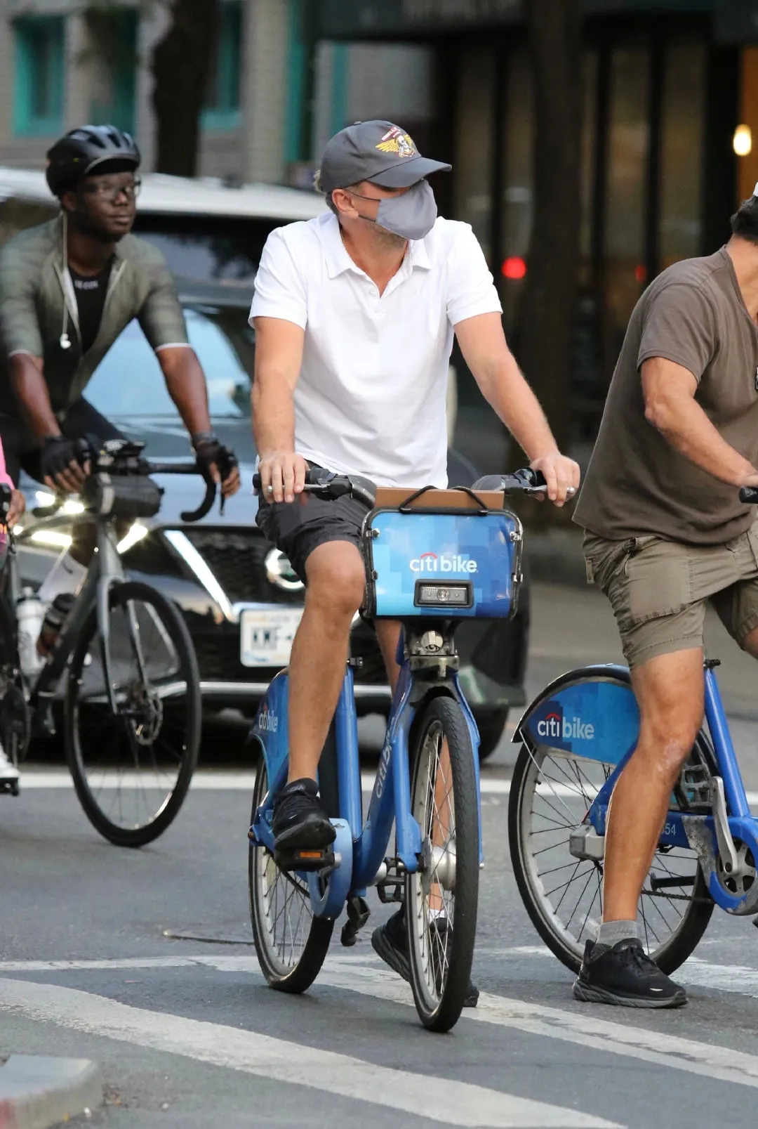 Leonardo DiCaprio rides a shared bike | FMV6