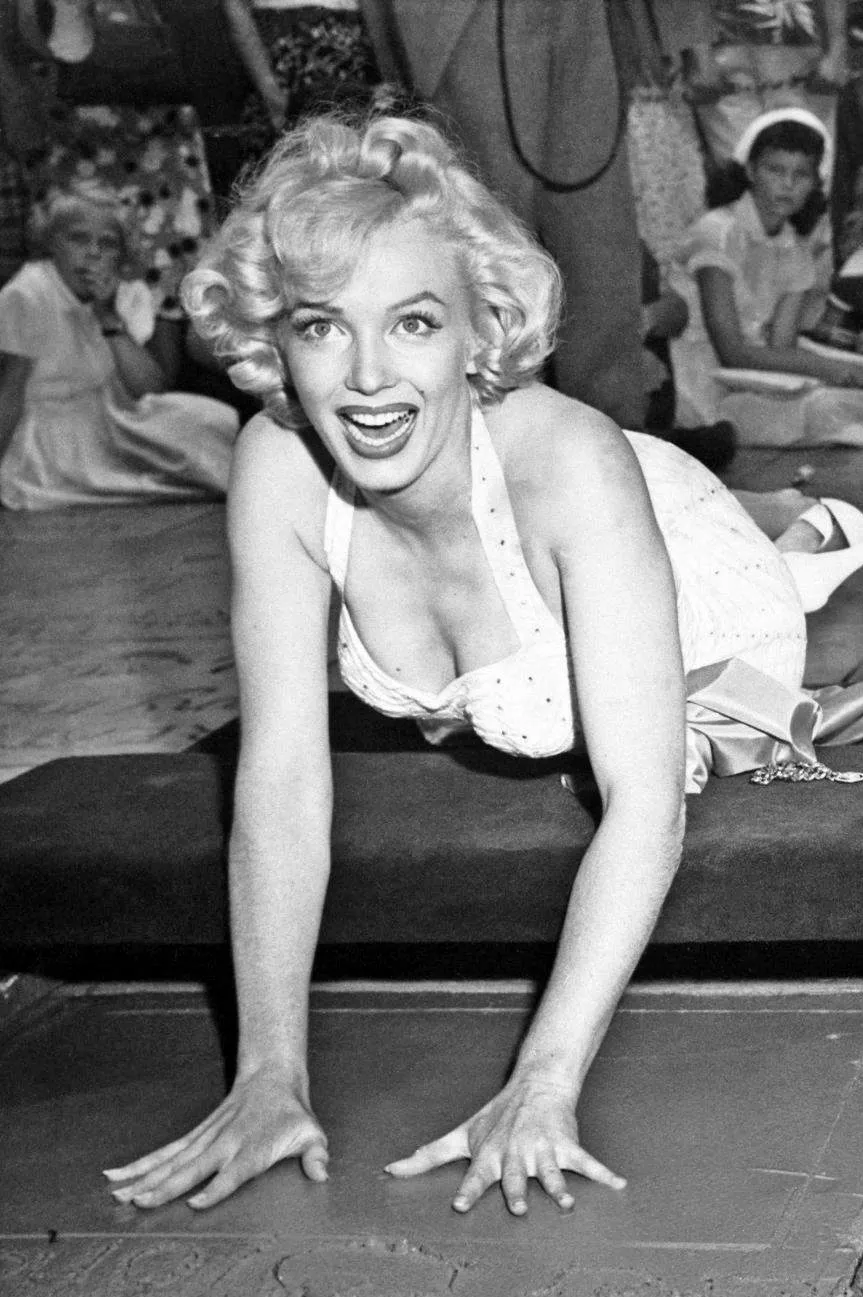 The eternal sex goddess Marilyn Monroe: Mysterious birth and death, beauty and sadness nowhere | FMV6