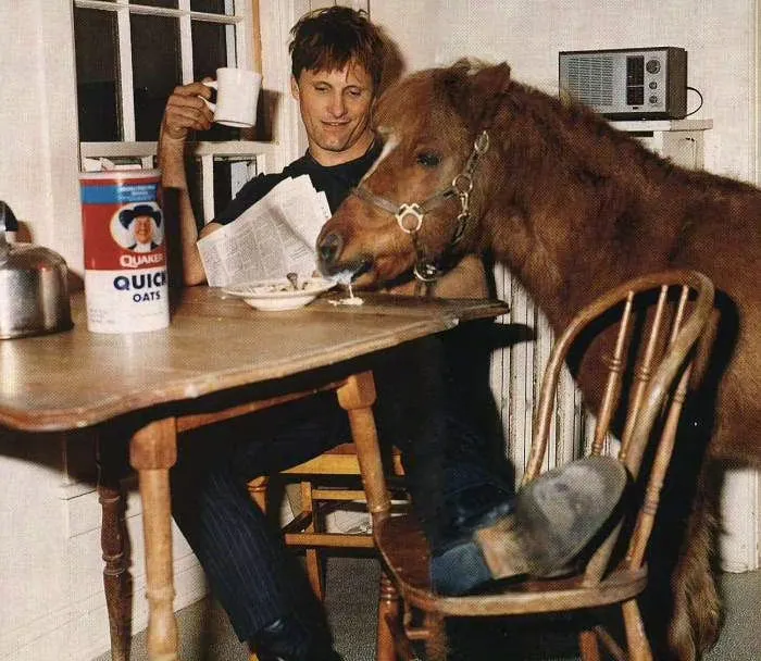 Viggo Mortensen sharing breakfast with ponies in the early 1990s | FMV6