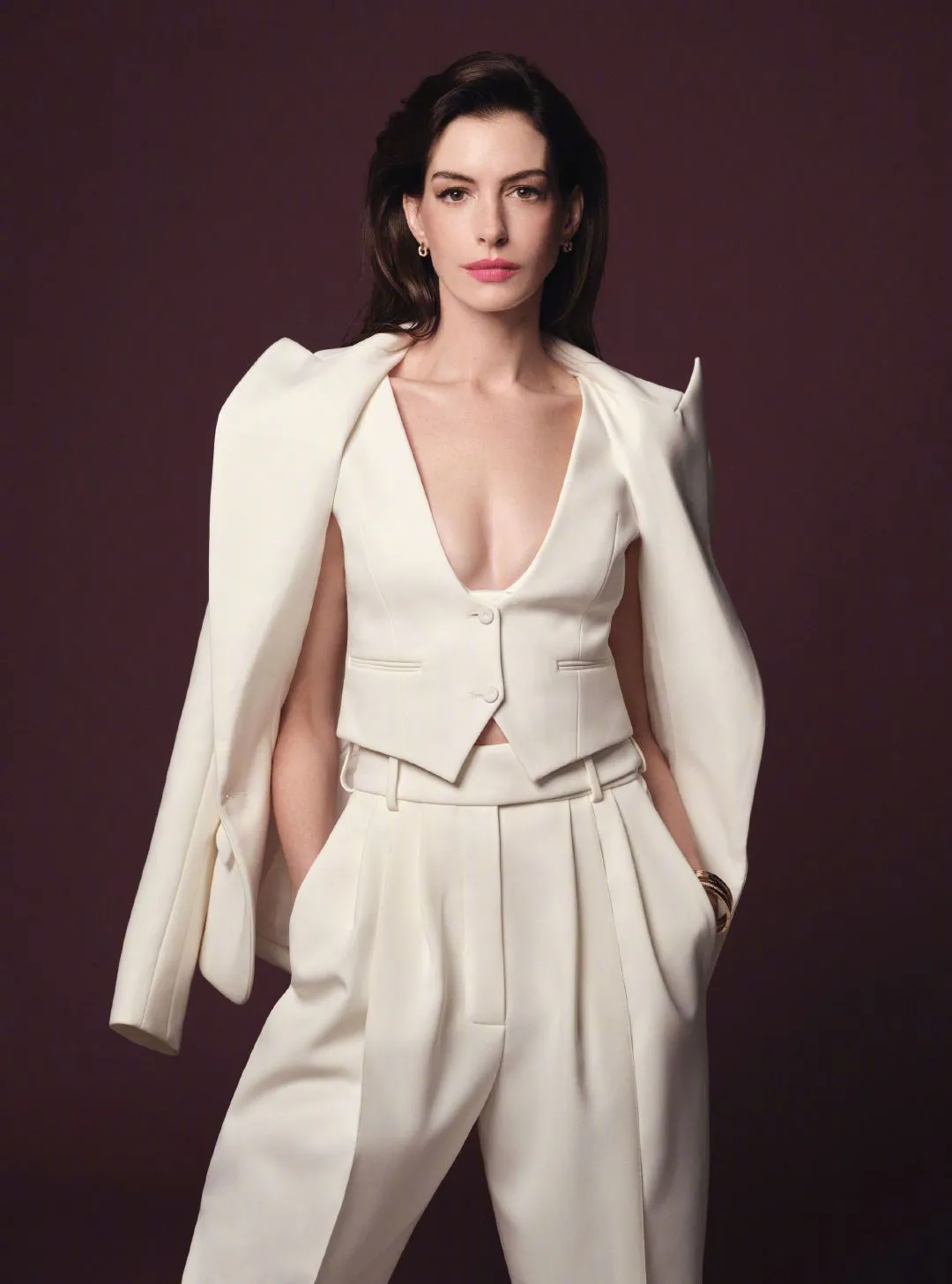 Anne Hathaway, 'Elle' Magazine November issue photo | FMV6