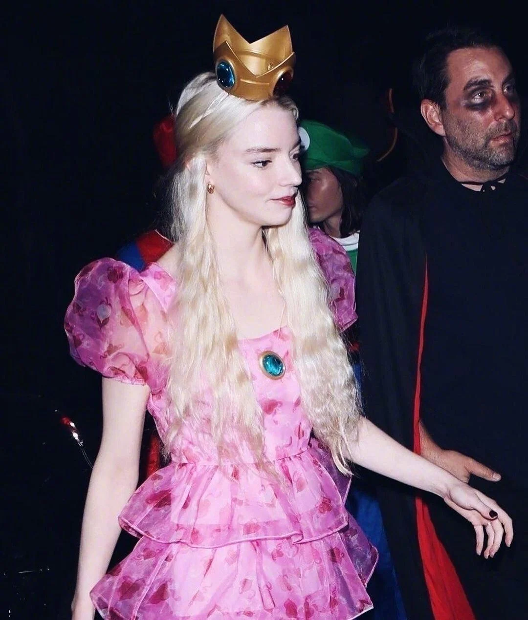 Anya Taylor-Joy dressed as Princess Peach of 'Mario' for Halloween | FMV6