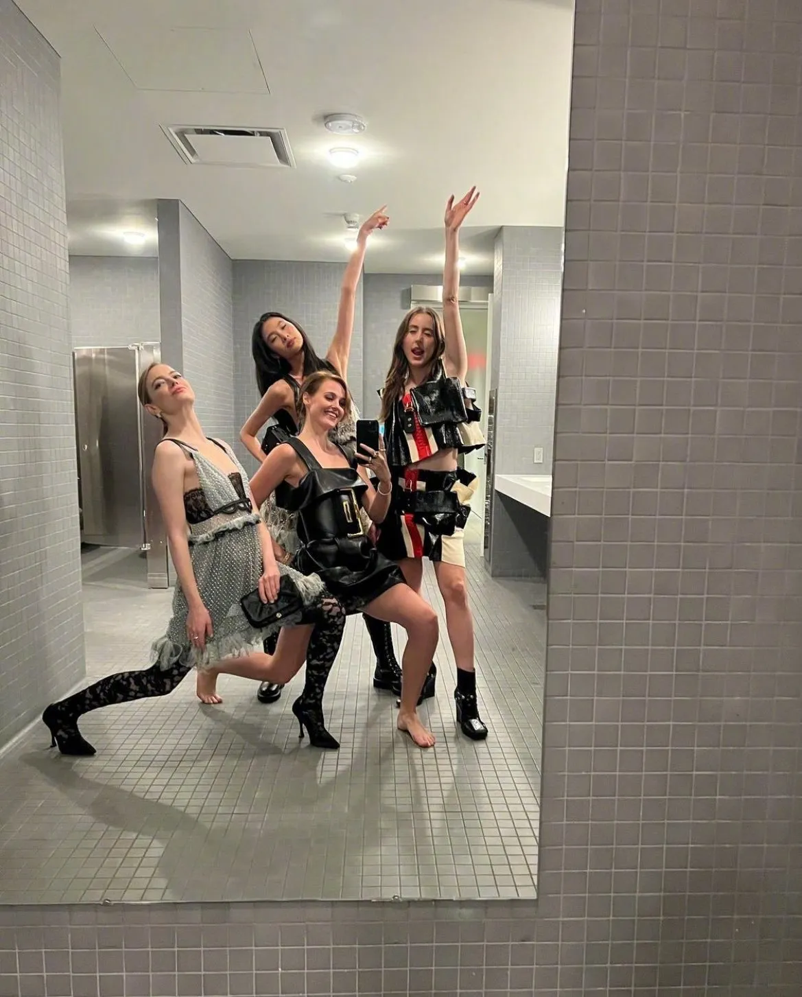 Emma Stone, Hoyeon Jung, Renate Reinsve, Alana Haim restroom group photo ​​​ | FMV6