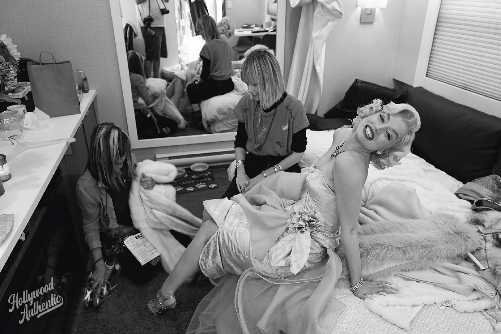 "HollywoodAuthentic" magazine exposes a set of Ana de Armas' 'Blonde‎' studio photos | FMV6