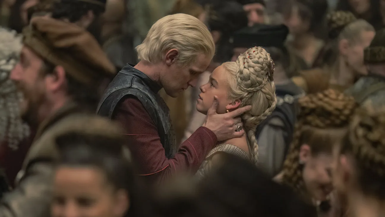 'House of the Dragon' screenwriter Sara Hess doesn't understand why Daemon Targaryen is popular online | FMV6