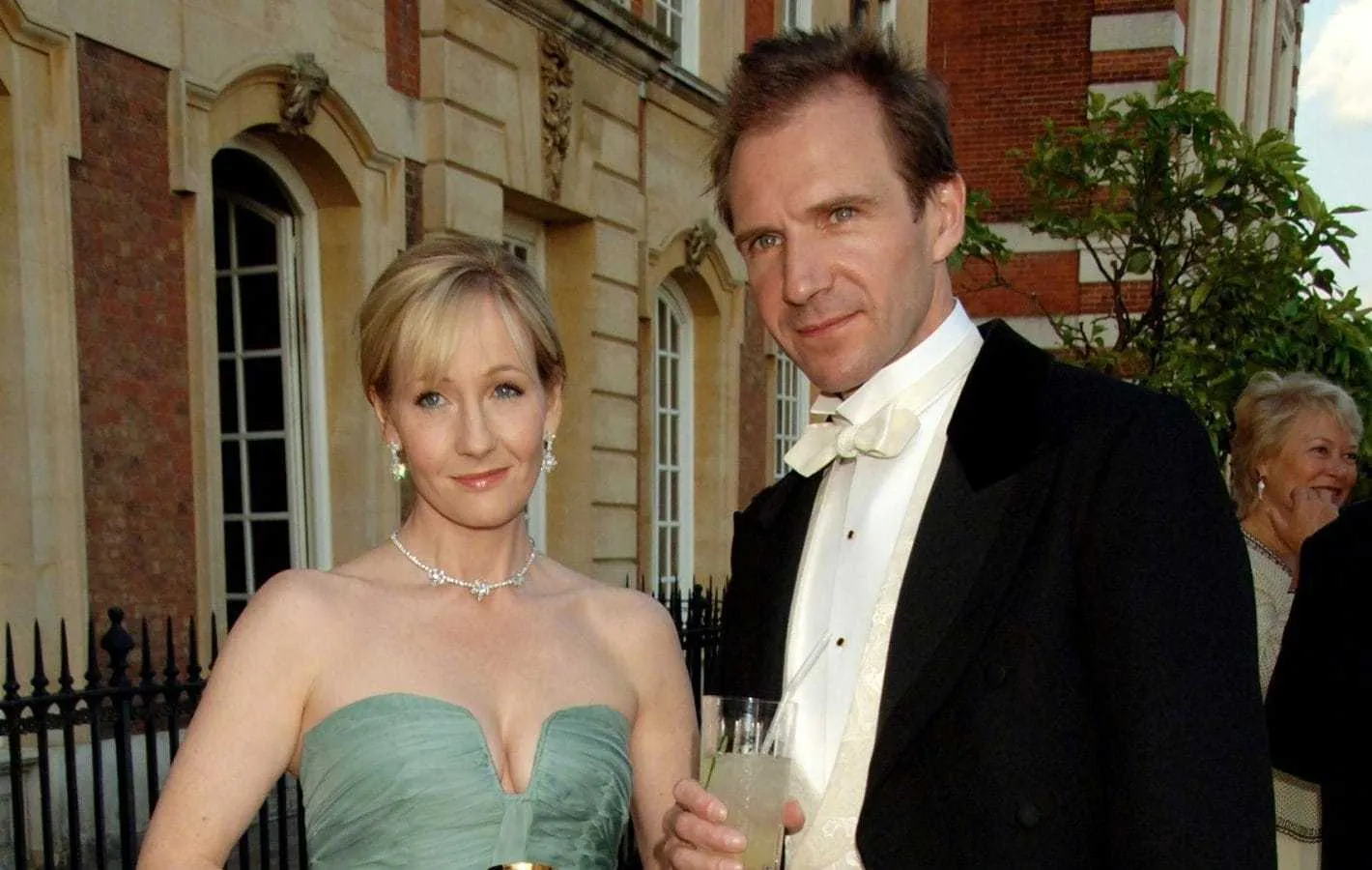 "Lord Voldemort" Ralph Fiennes: The cyberbullying of J. K. Rowling is disgusting and appalling | FMV6