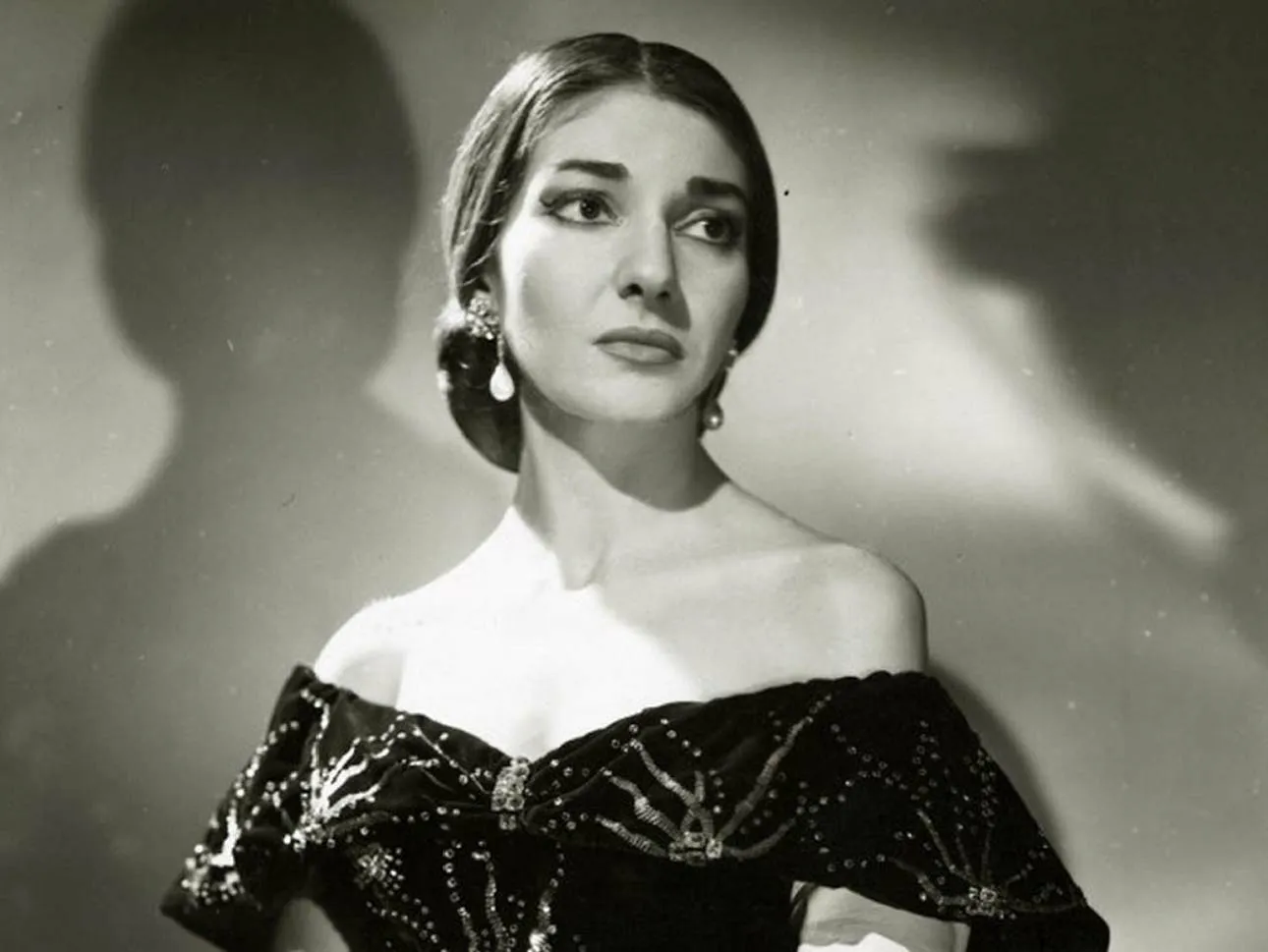 'Maria': Angelina Jolie to star in singer Maria Callas biopic, directed by "Spencer‎" director Pablo Larraín | FMV6