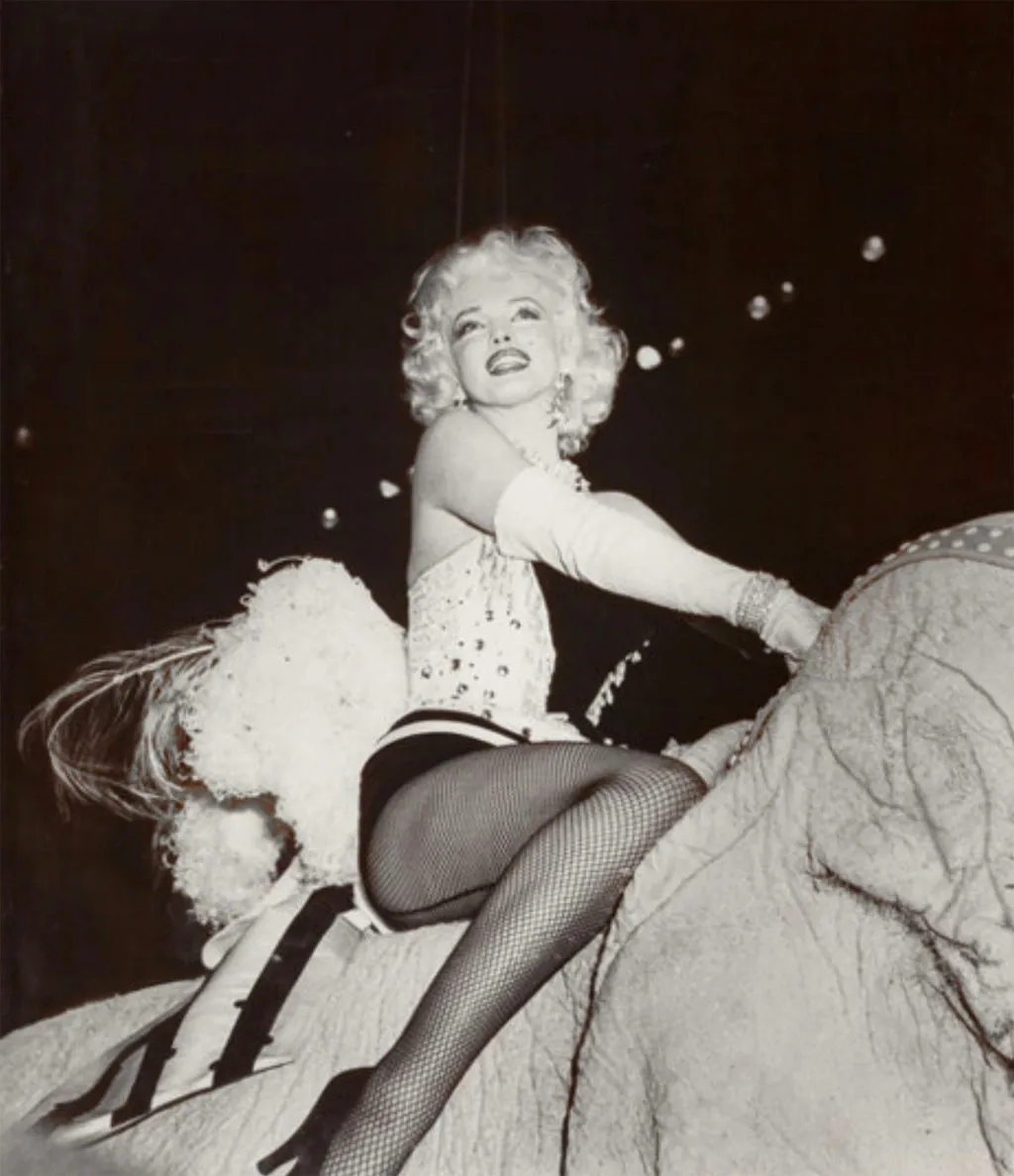 Marilyn Monroe Stage Performance Photos | FMV6