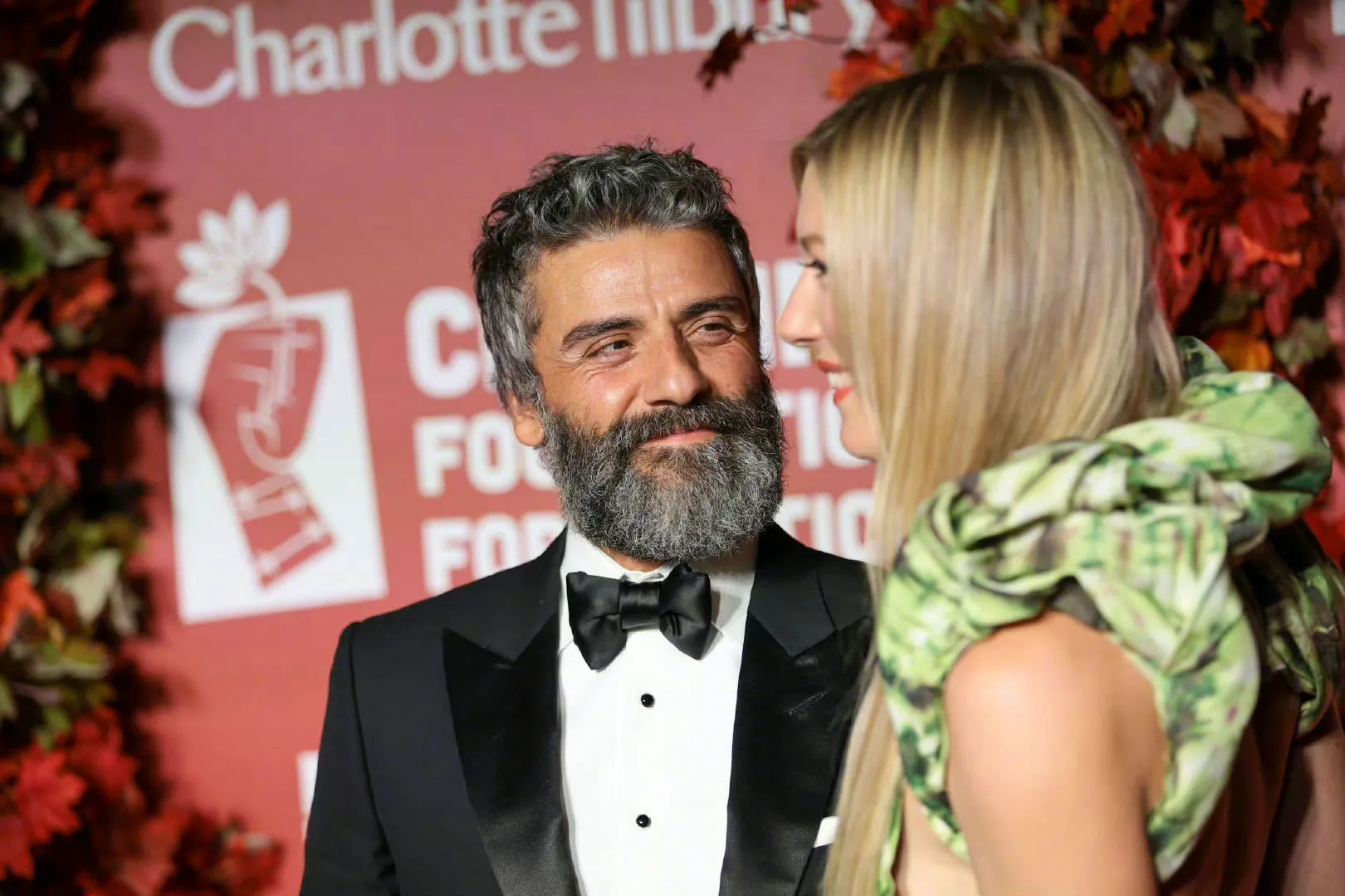Oscar Isaac and wife Elvira Lind at the Albie Awards | FMV6