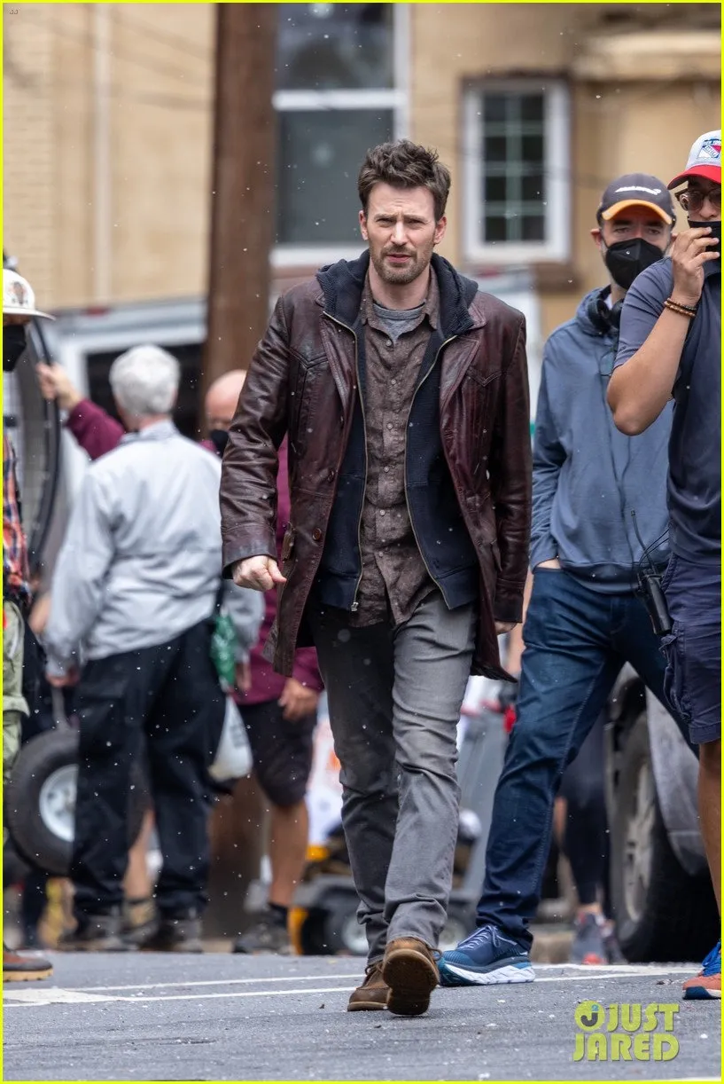 'Red One‎' reveals live photos, Chris Evans appears in Atlanta set | FMV6