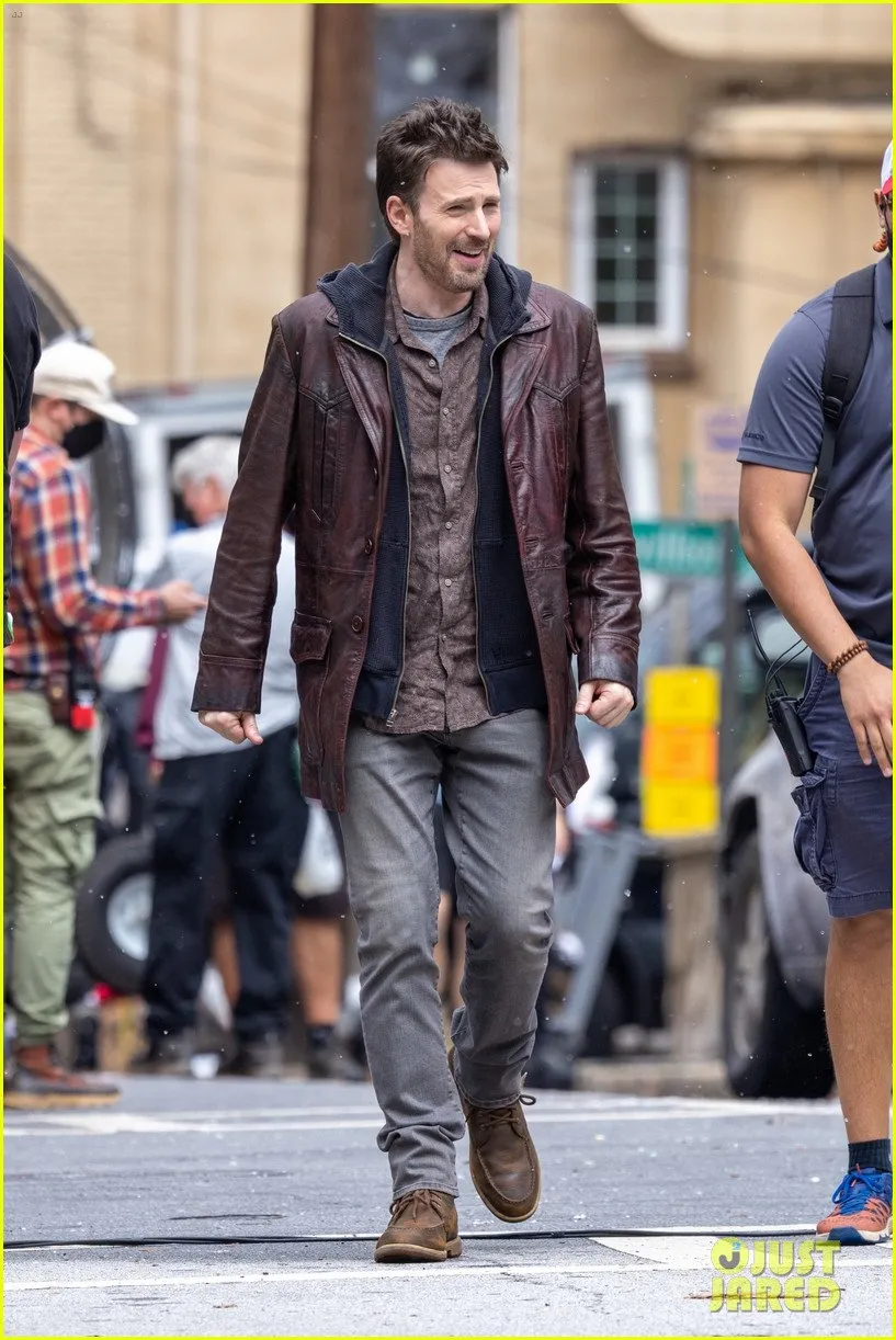 'Red One‎' reveals live photos, Chris Evans appears in Atlanta set | FMV6