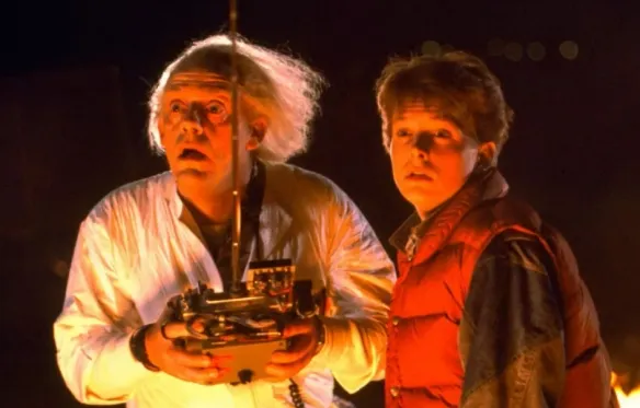 Reunited at New York Comic Con after 37 years! "Back To The Future" two protagonists Michael J. Fox and Christopher Lloyd photo exposure! | FMV6