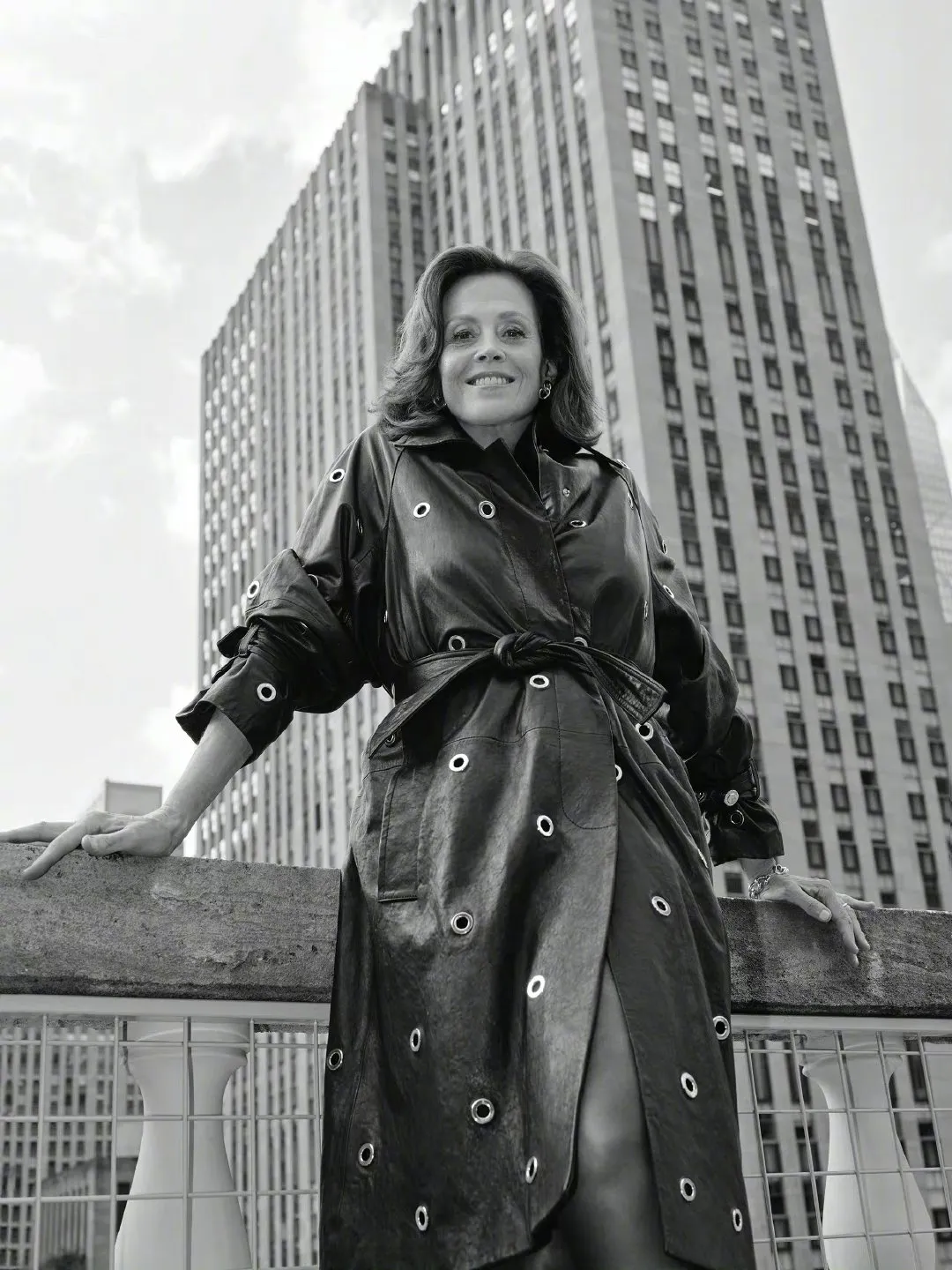 Sigourney Weaver, new photo of 'ELLE' magazine US edition "Women In Hollywood" | FMV6