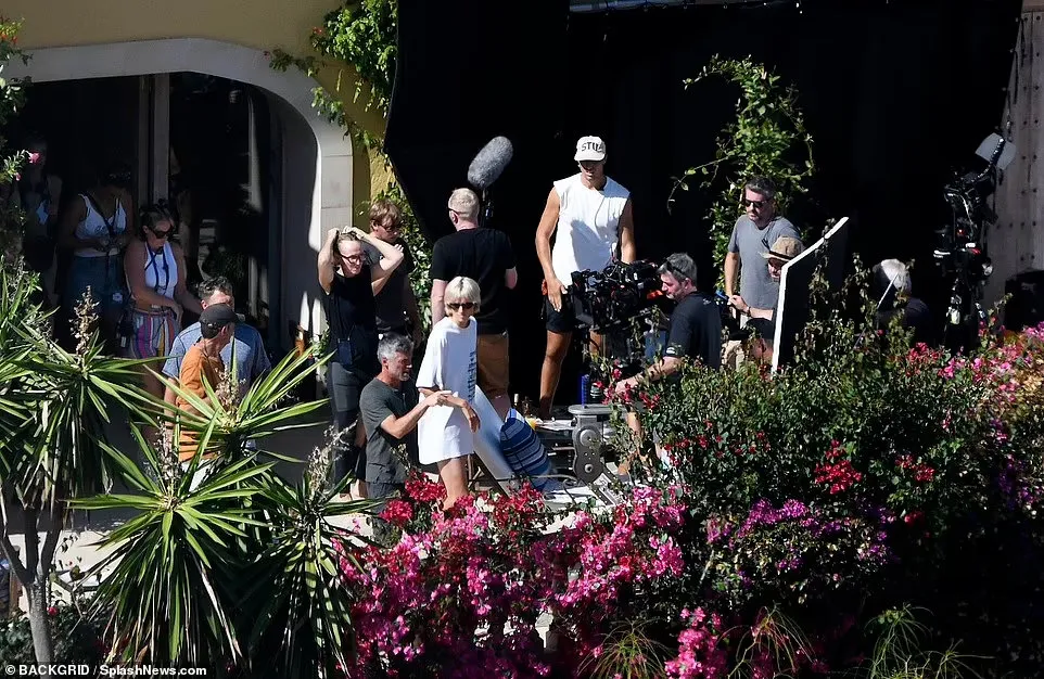 'The Crown Season 6': Elizabeth Debicki shoots vacation scene | FMV6