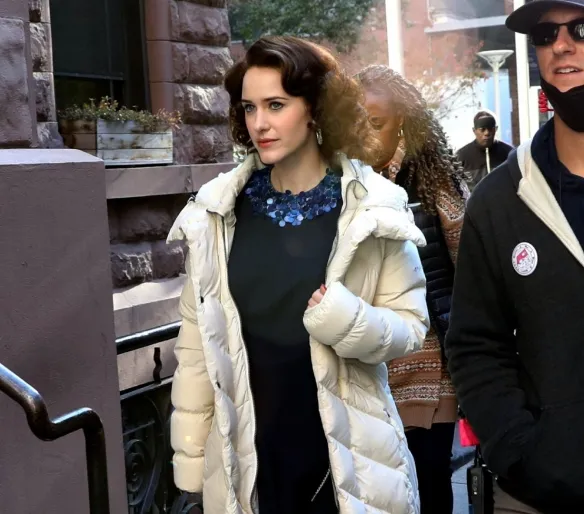 "The Marvelous Mrs. Maisel" season 5 exposed live photos, the heroine is exquisitely dressed | FMV6