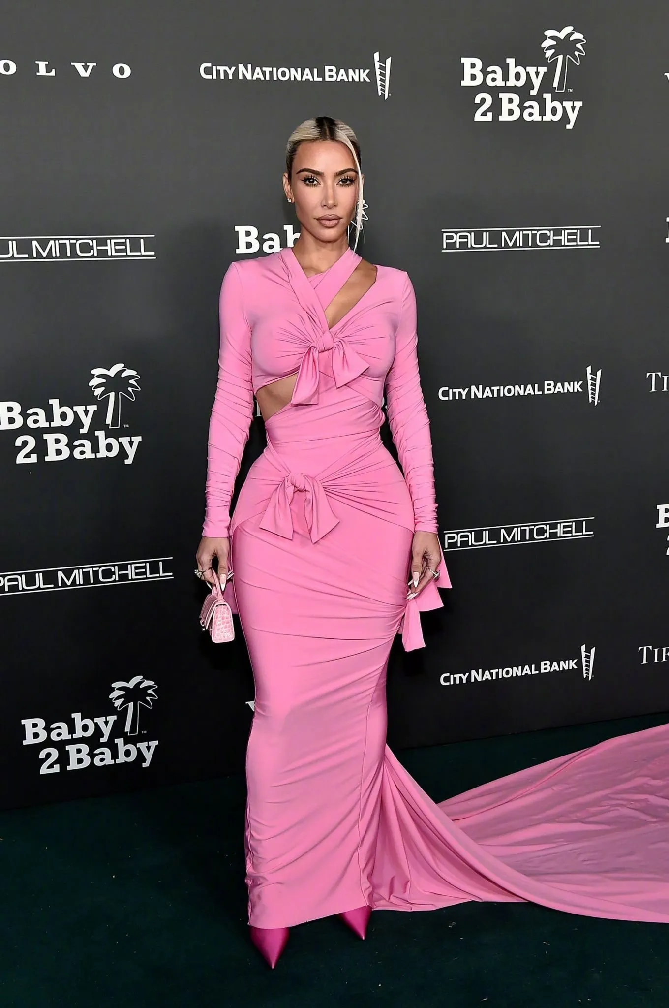 Kim Kardashian attends Baby2Baby celebration | FMV6
