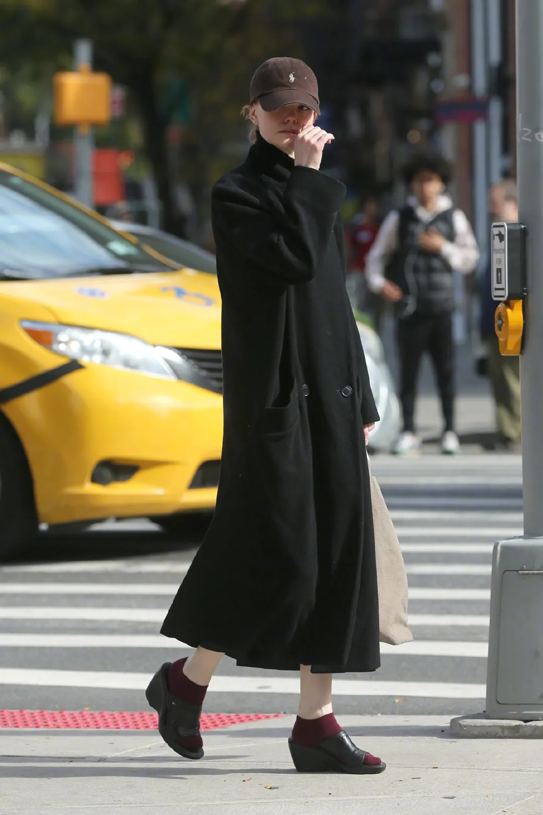 Photos of Emma Stone going out in New York recently | FMV6