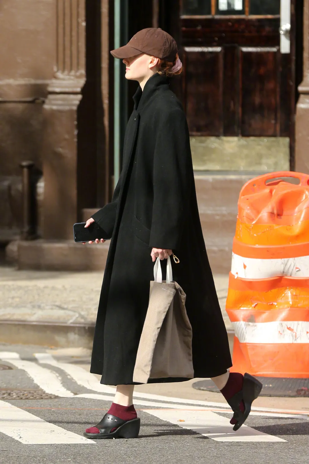 Photos of Emma Stone going out in New York recently | FMV6