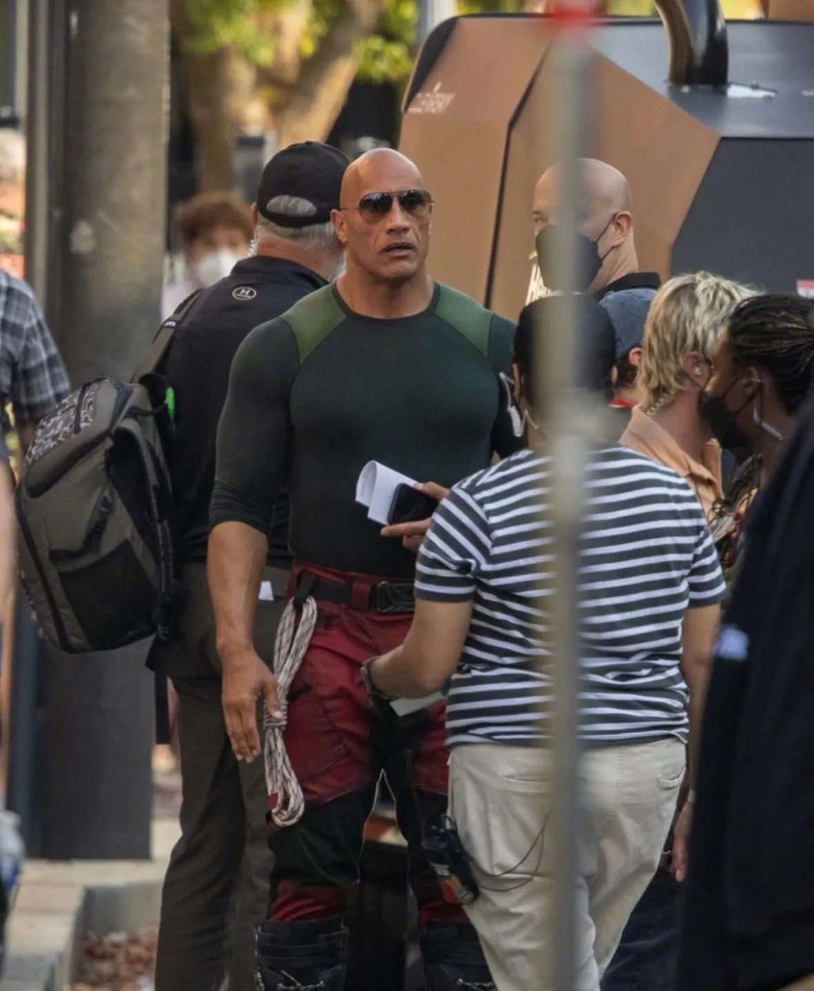 'Red One‎' reveals new set photos, Chris Evans and Dwayne Johnson appear | FMV6