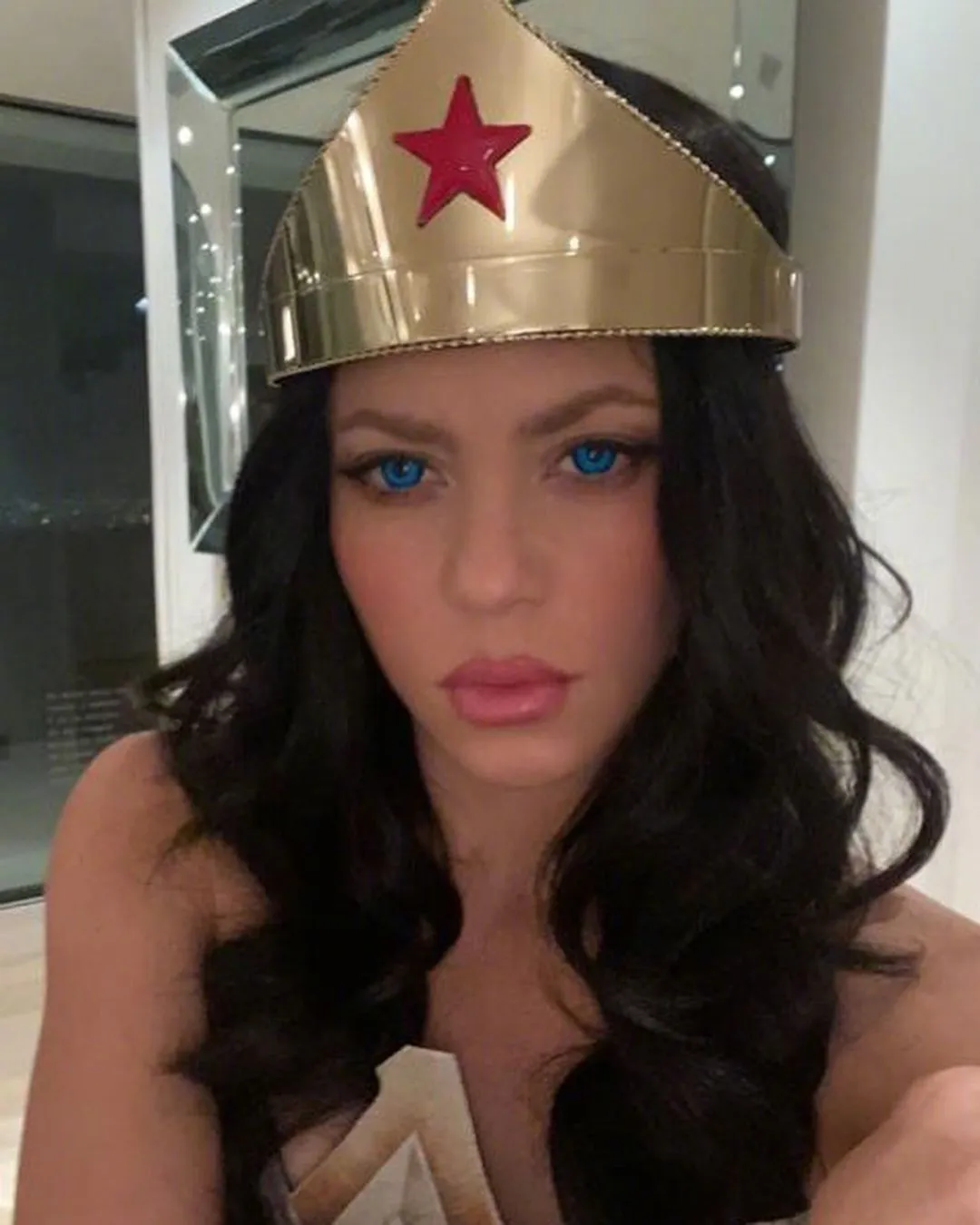 Shakira dressed as Wonder Woman for Halloween | FMV6