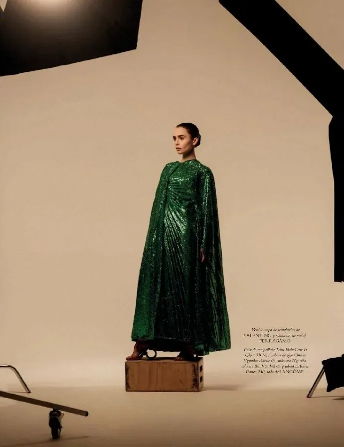 Lily Collins, 'Harper' s Bazaar' Magazine Spanish Edition January 2023 Photoshoot | FMV6