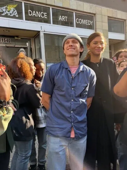 Zendaya and Tom Holland visit her alma mater Oakland School for the Arts | FMV6