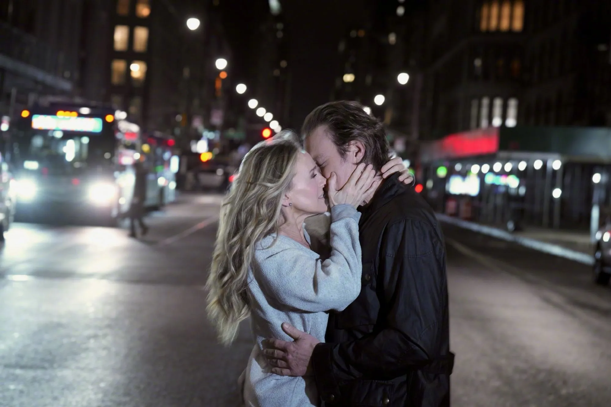 'And Just Like That...' Season 2 releases new stills, Carrie and Aidan kiss | FMV6