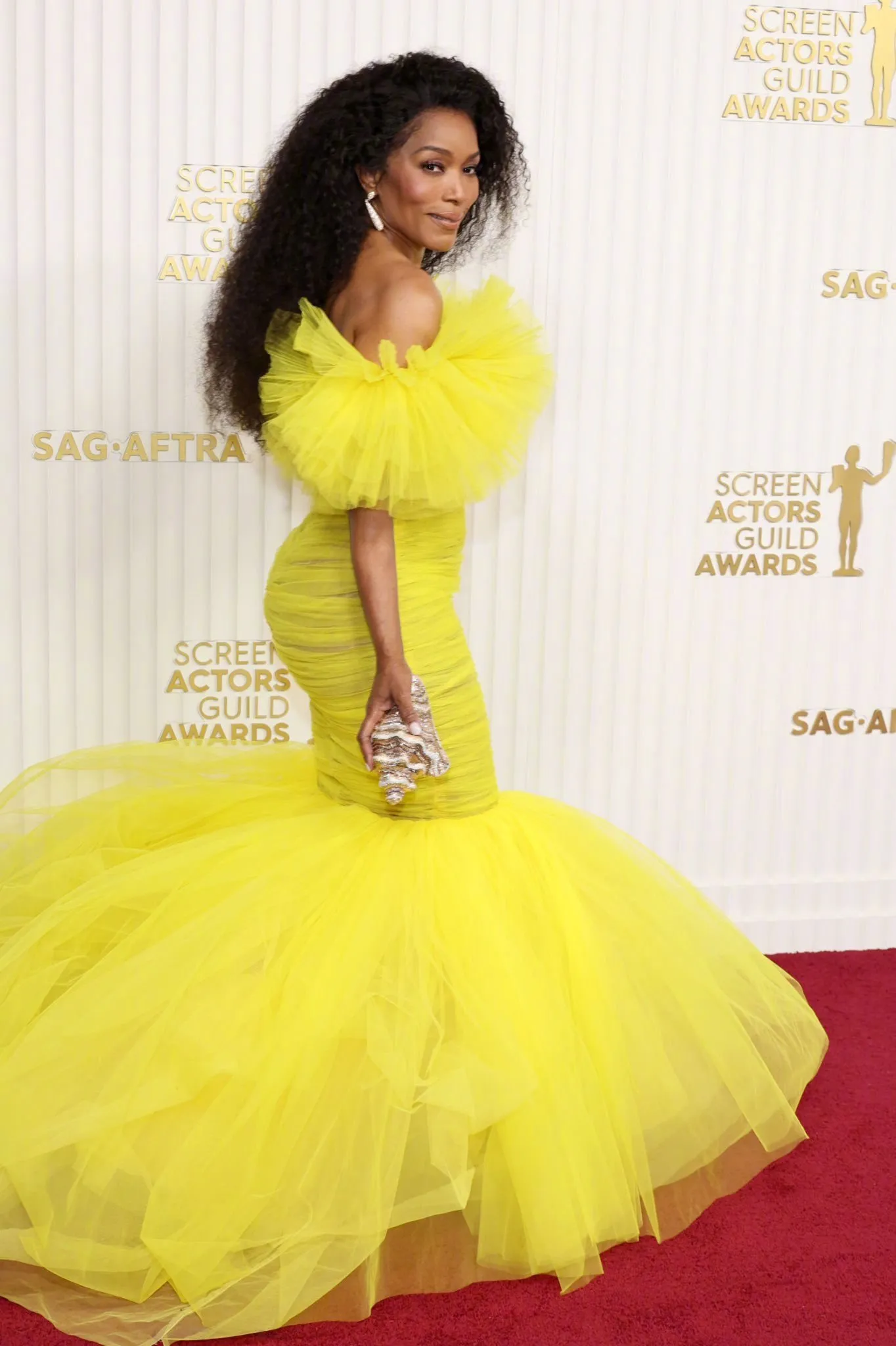 Angela Bassett attends 2023 Screen Actors Guild Awards red carpet with chic clutch | FMV6