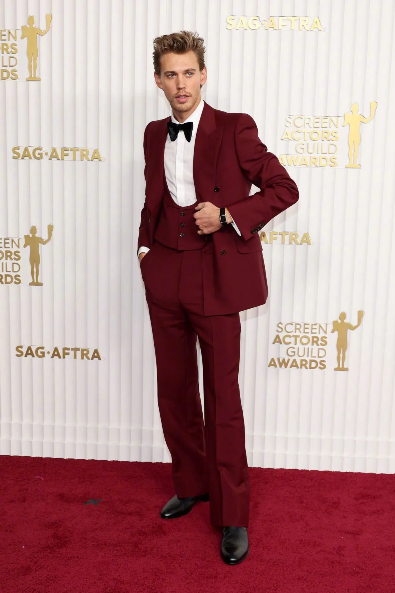 Austin Butler attends 2023 Screen Actors Guild Awards red carpet | FMV6