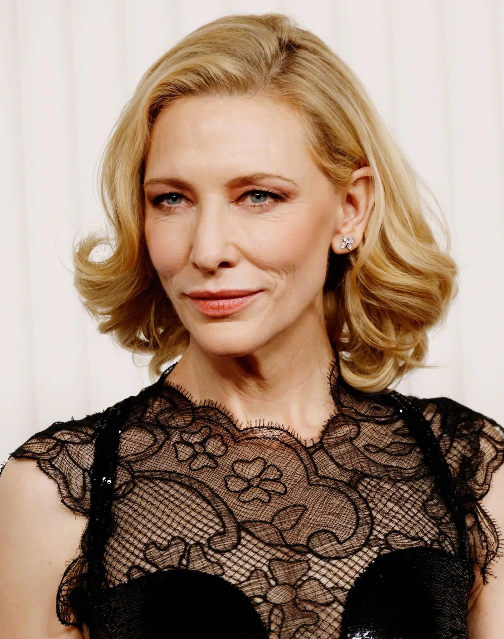 Cate Blanchett attends 2023 Screen Actors Guild Awards red carpet | FMV6