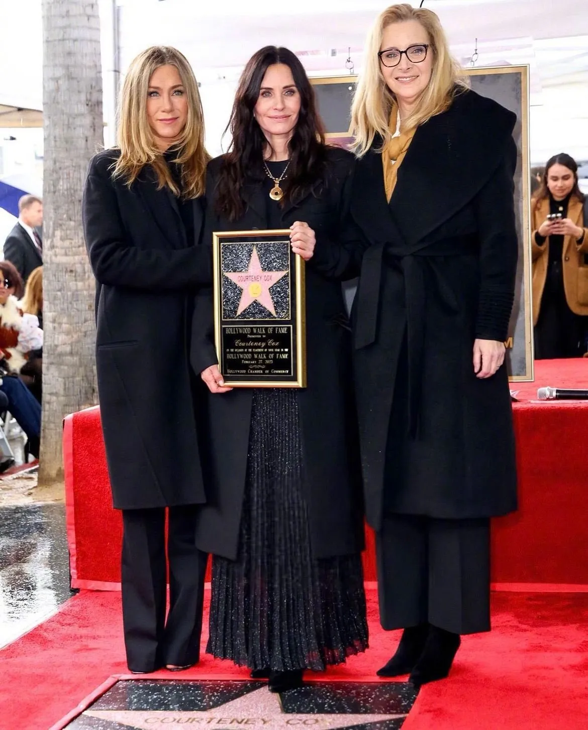 Courteney Cox leaves a star of her own at Hollywood's Walk Of Fame | FMV6