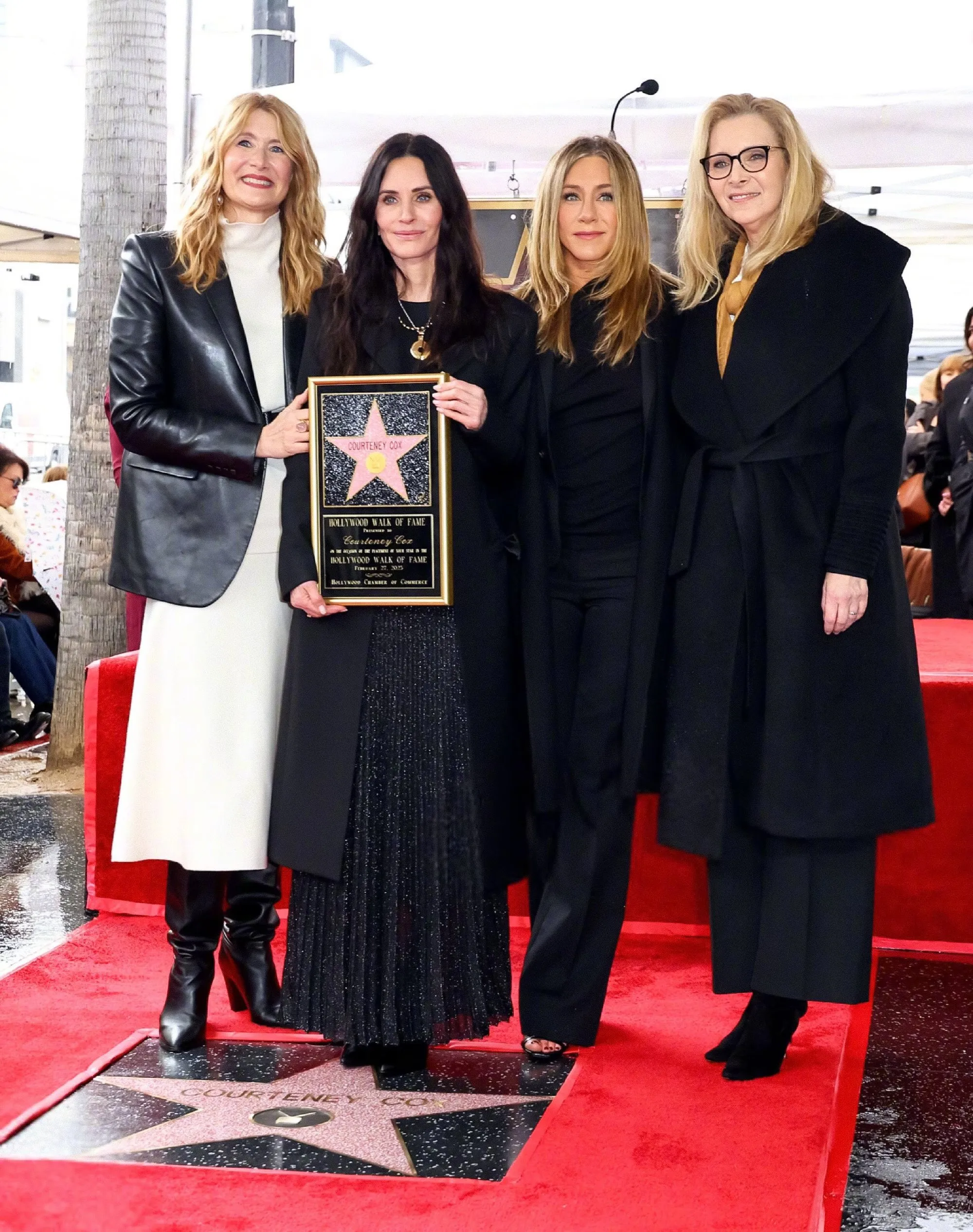 Courteney Cox leaves a star of her own at Hollywood's Walk Of Fame | FMV6
