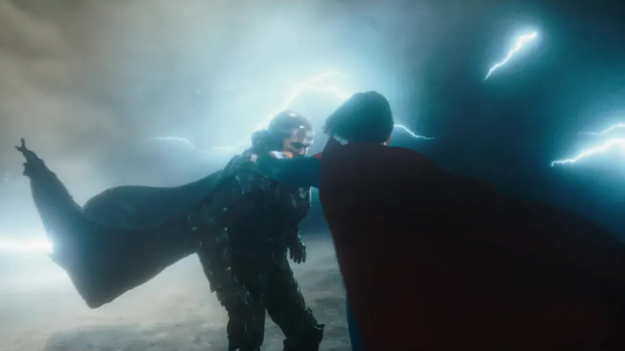 DC 'The Flash' reveals official trailer, Batman, Supergirl, General Zod are all here | FMV6