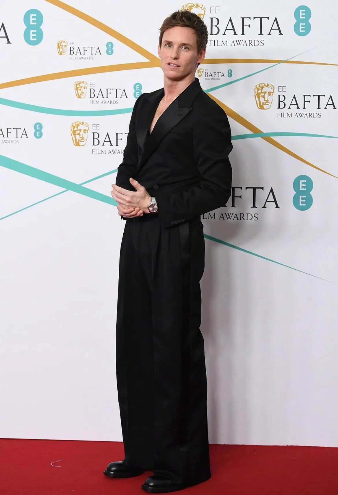 Eddie Redmayne attends 2023 British Academy Film Awards red carpet | FMV6
