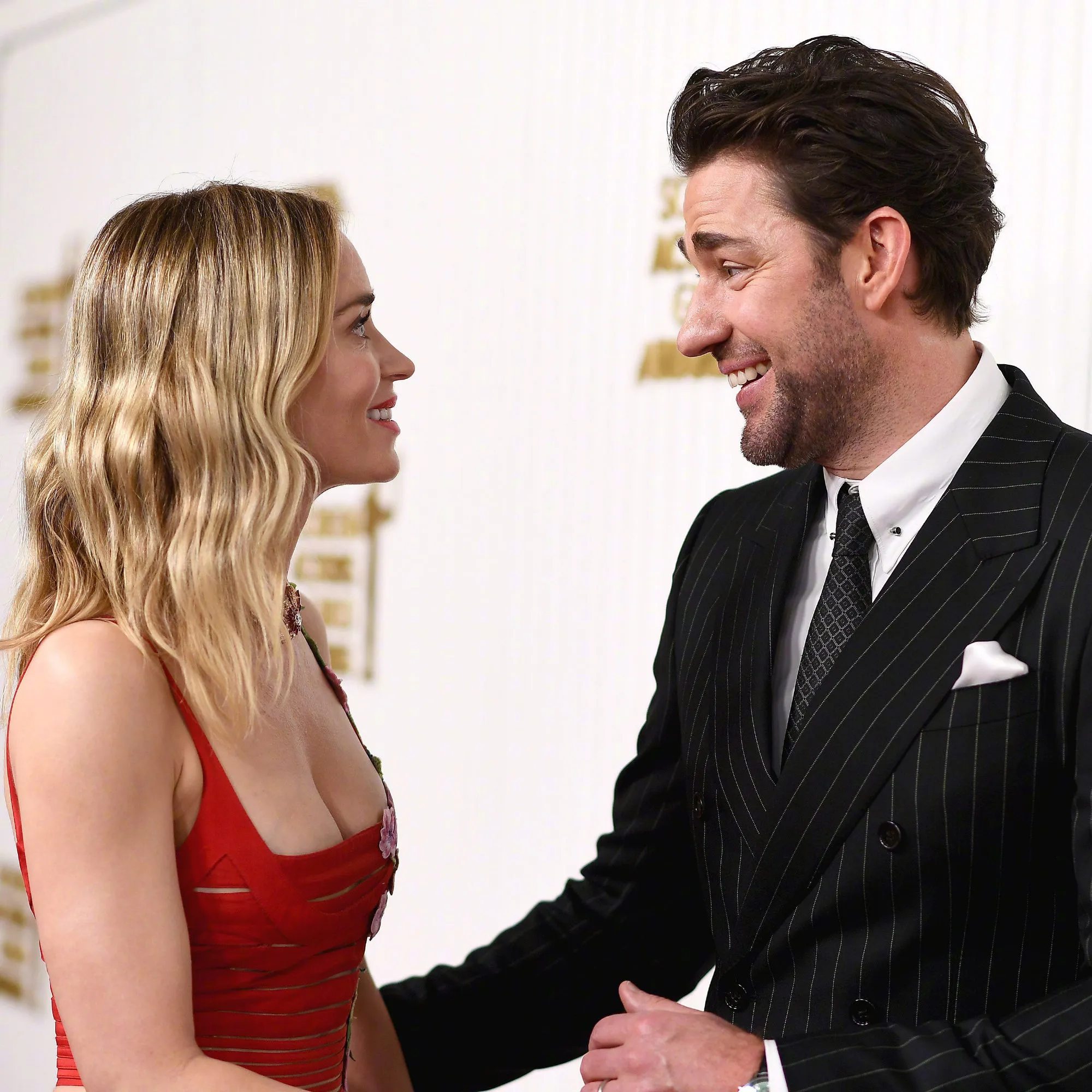 Emily Blunt and John Krasinski eye each other sweetly on the red carpet at the 2023 Screen Actors Guild Awards | FMV6
