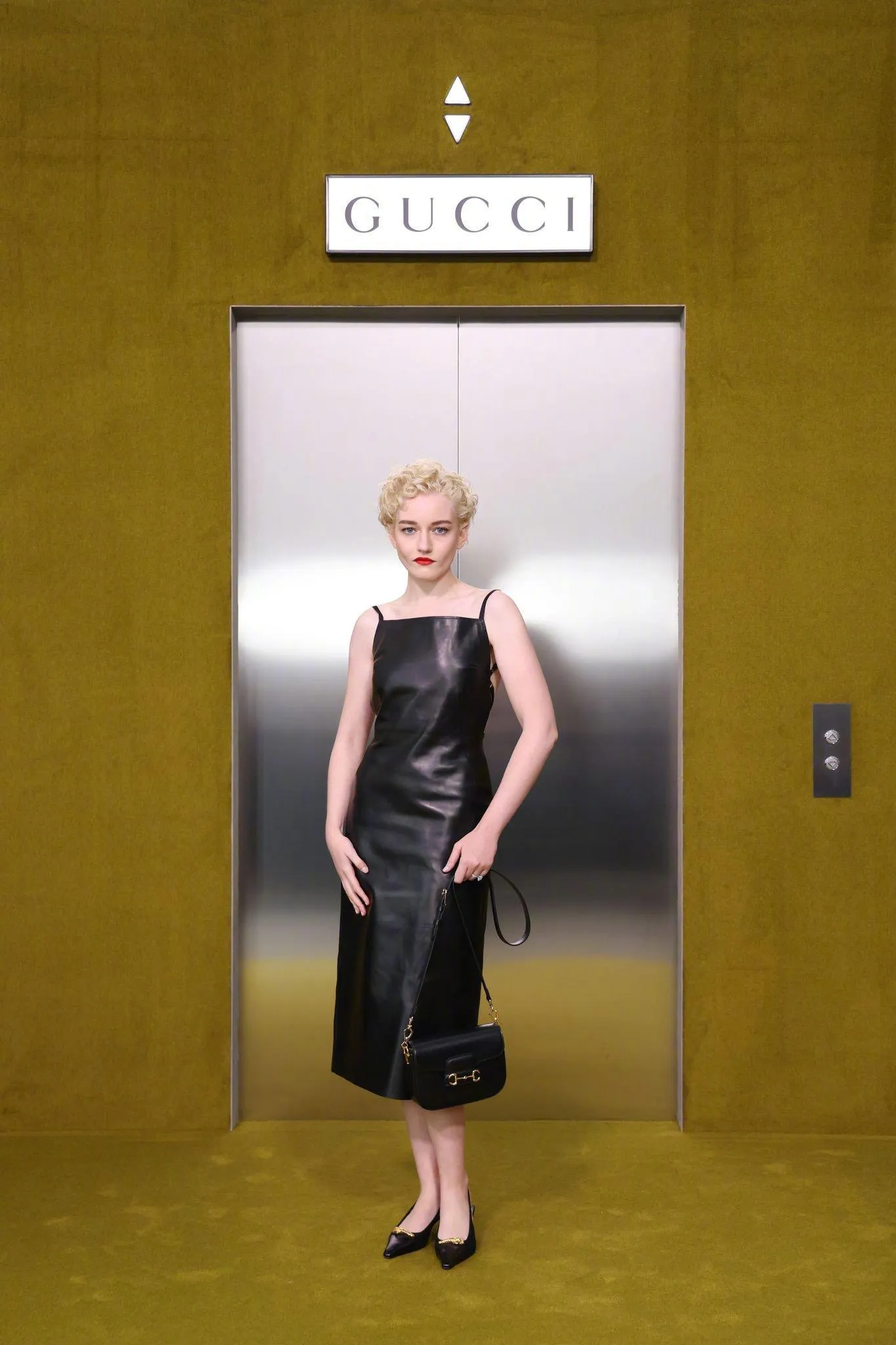 Julia Garner watches the catwalk at Milan Fashion Week | FMV6
