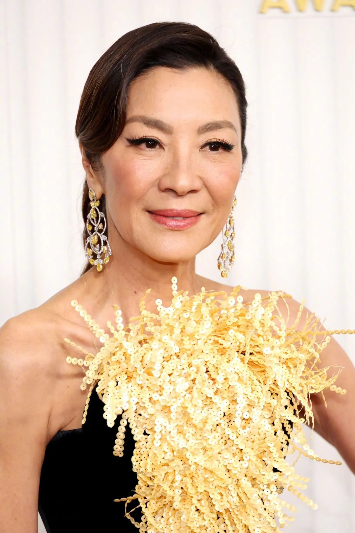 Michelle Yeoh attends 2023 Screen Actors Guild Awards red carpet | FMV6