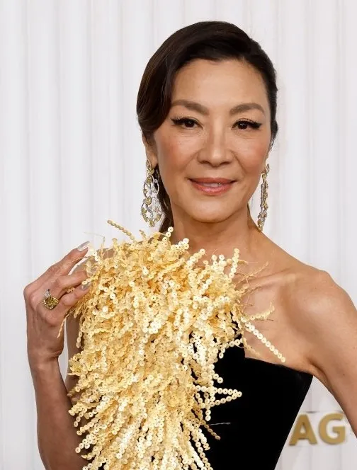 Michelle Yeoh attends 2023 Screen Actors Guild Awards red carpet | FMV6