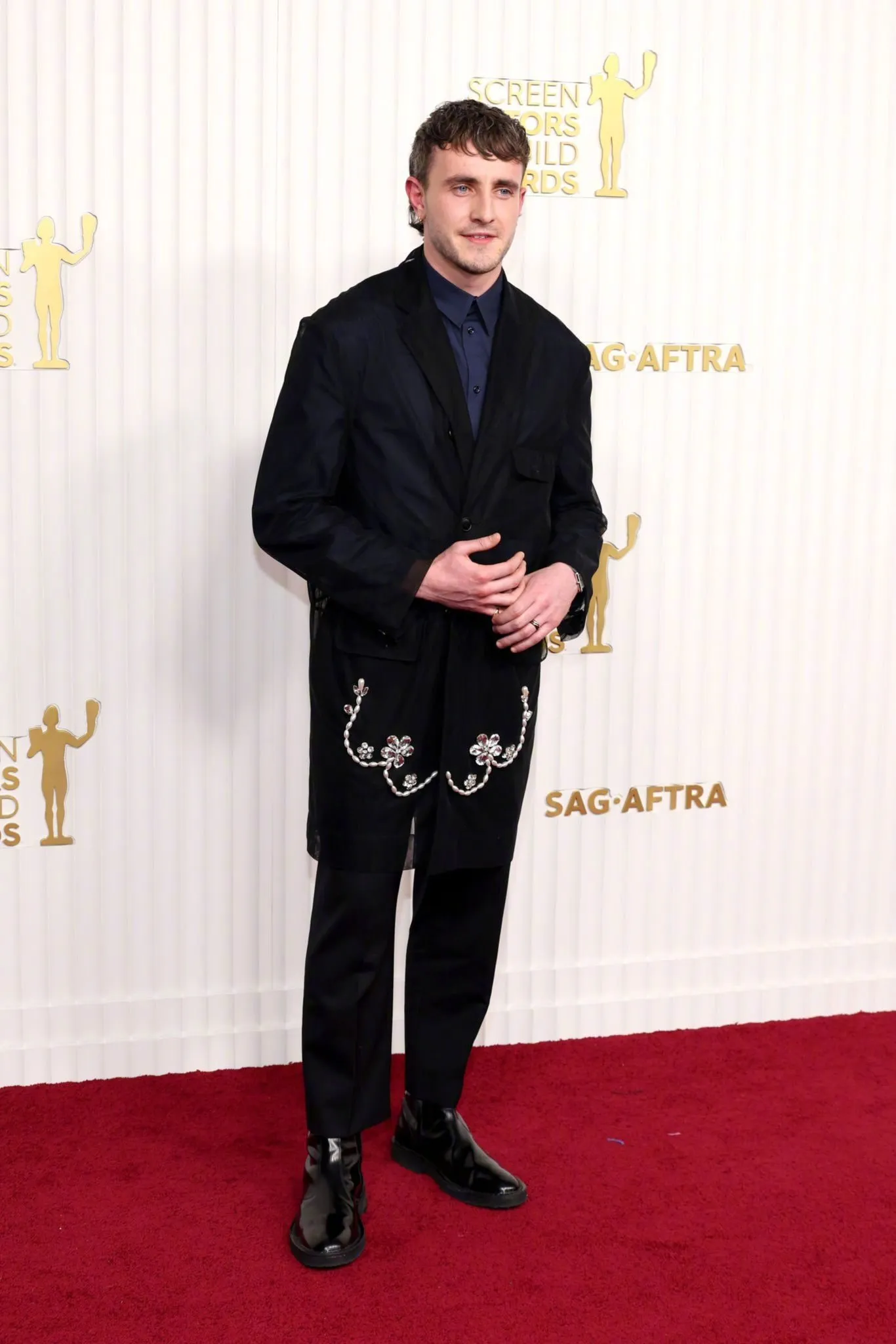 Paul Mescal attends 2023 Screen Actors Guild Awards red carpet | FMV6