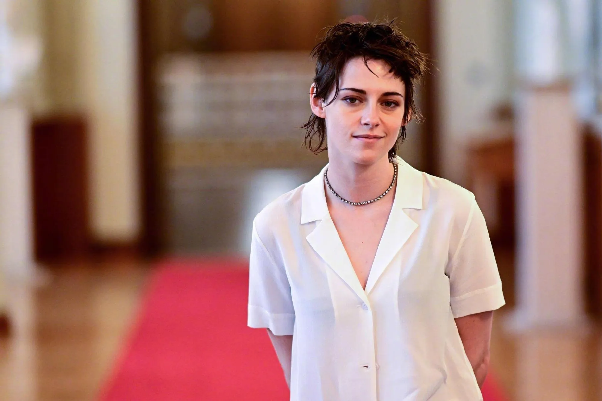 Photo of Kristen Stewart visiting Berlin City Hall | FMV6