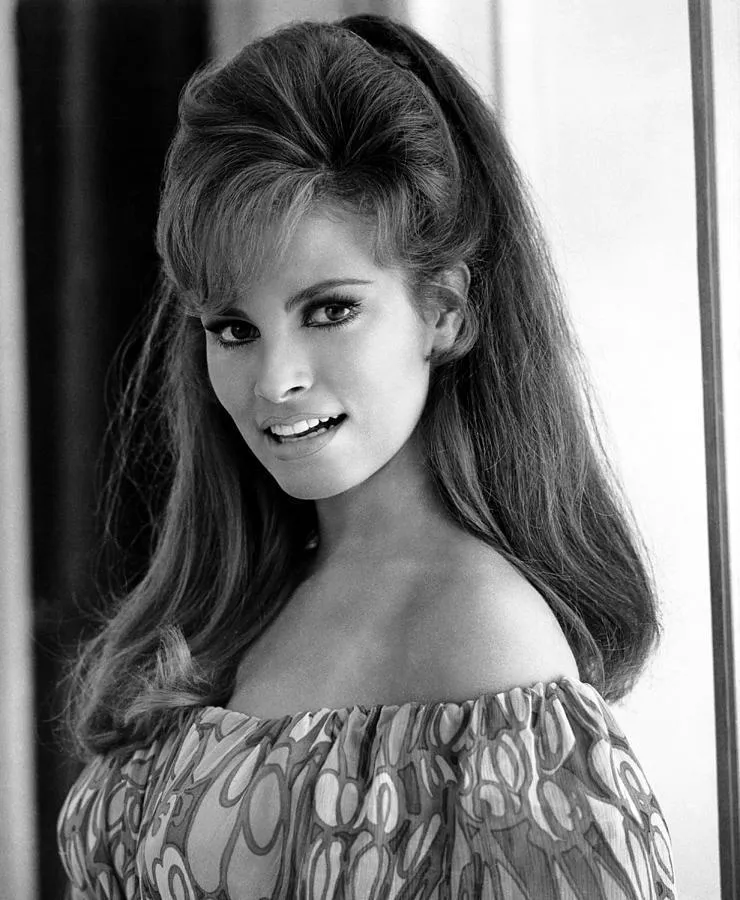 Raquel Welch: She is a sexy icon of a generation and a fighter who refuses to bow to Hollywood | FMV6